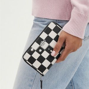 NWOT Coach Outlet Medium Id Zip Wallet With Checkerboard Print